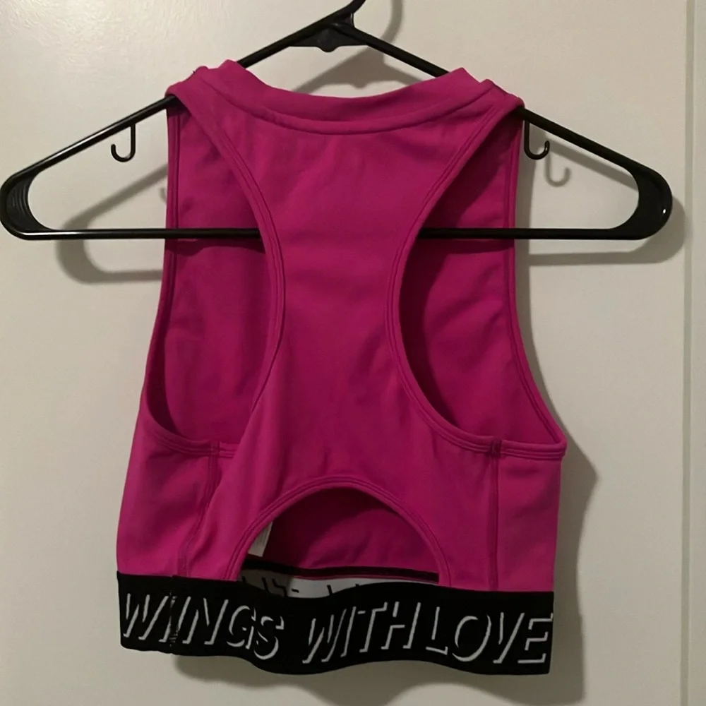 Pam & Gela move fast sports bra